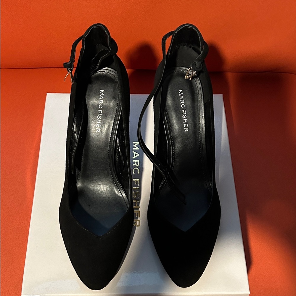 Marc Fisher Sleek Black Pumps